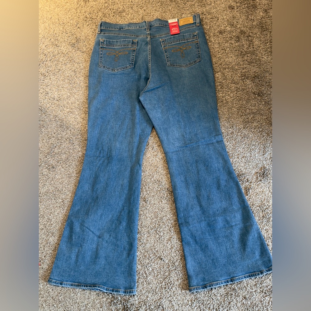 Levi's Women's Vintage Western High RiseFlare Jeans NWT Size 16